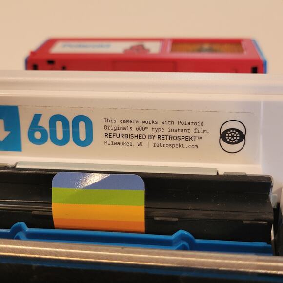 Hello Kitty Polaroid 600 Blue Refurbished by Retrospekt Limited Edition - Picture 6 of 11